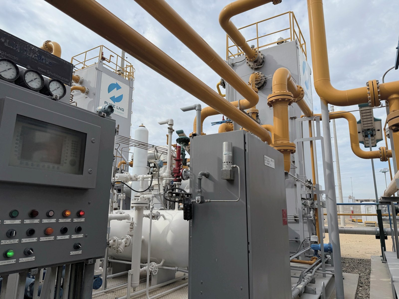 El tren de licuefacción de Pure LNG en Colán, con su caja fría, paneles de control y tuberías de gas
