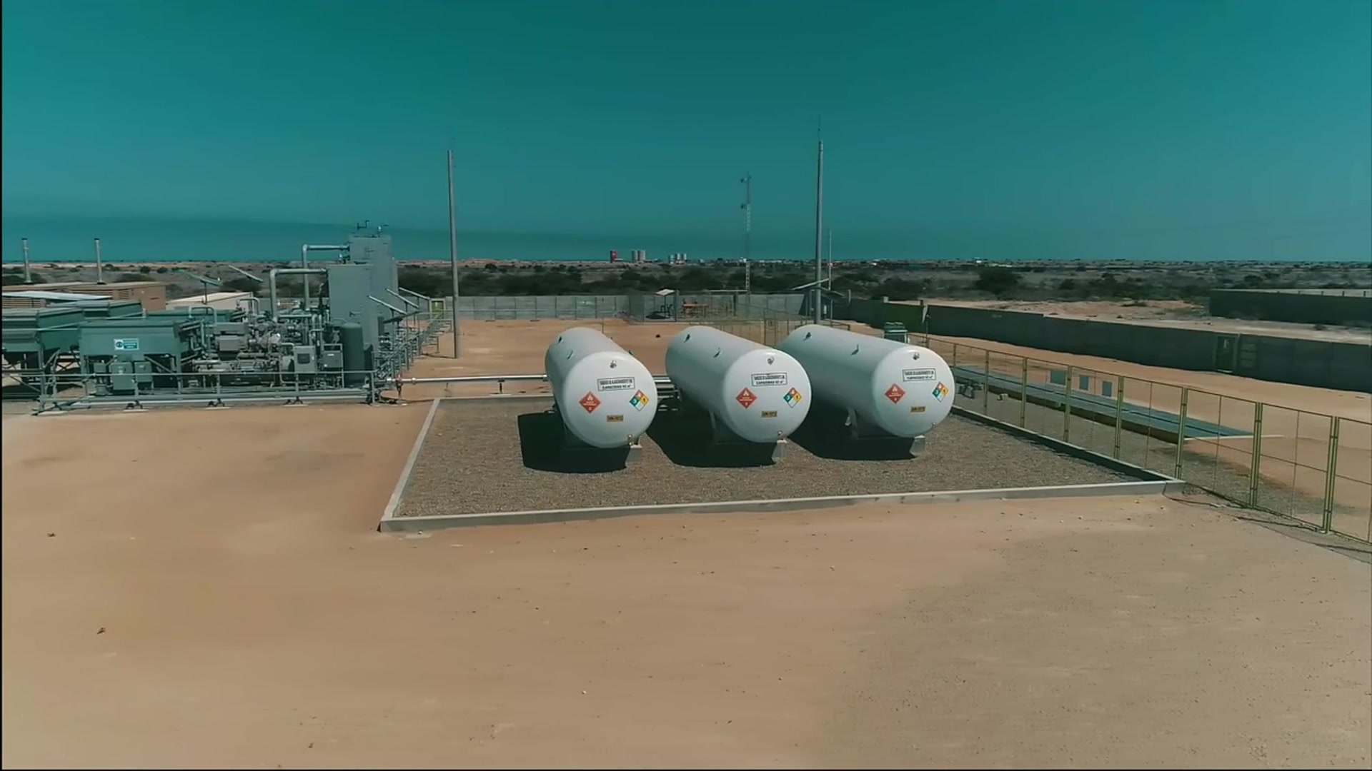Tanques de almacenamiento de GNL en Colán, del video con dron de Pure LNG.