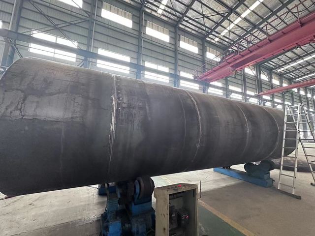 Outer shell on turning rolls